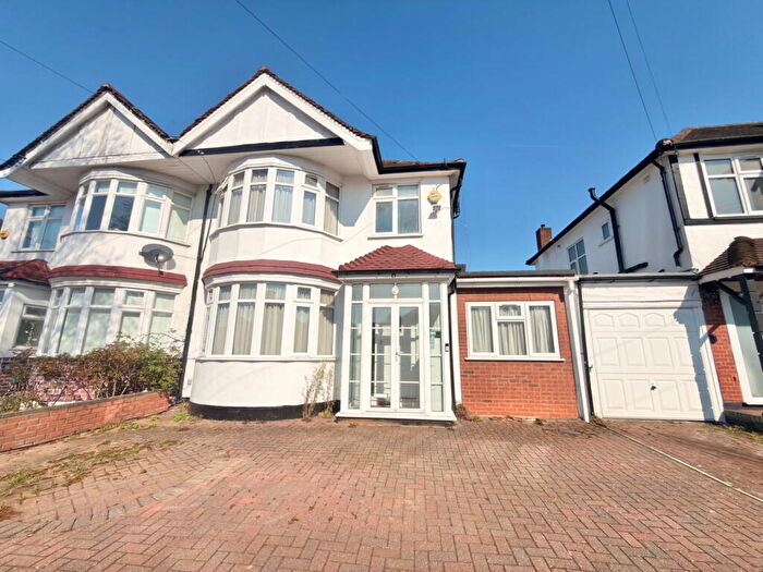 4 Bedroom Semi Detached House For Sale In College Avenue, Harrow, HA3