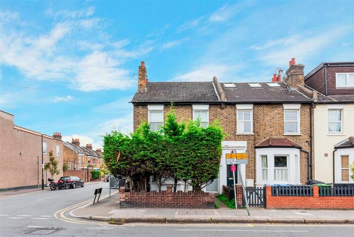 1 Bedroom Flat To Rent In Kingston Road, London, SW20