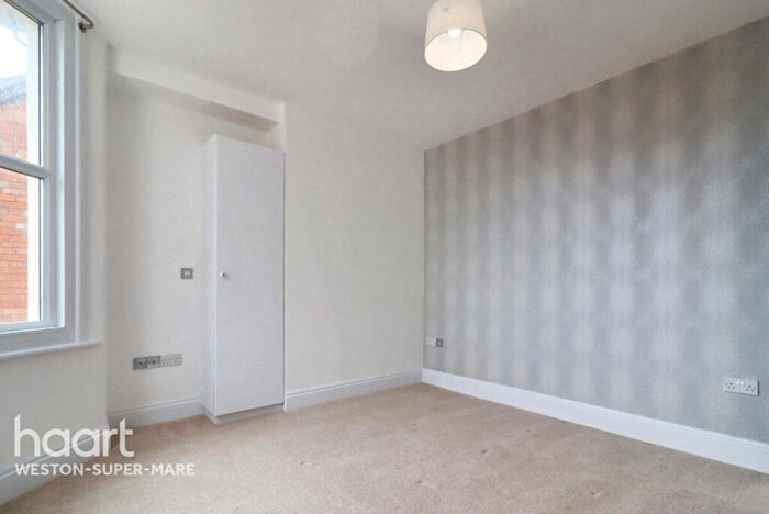 2 Bedroom Flat For Sale In Charlton Road, Weston-Super-Mare, BS23