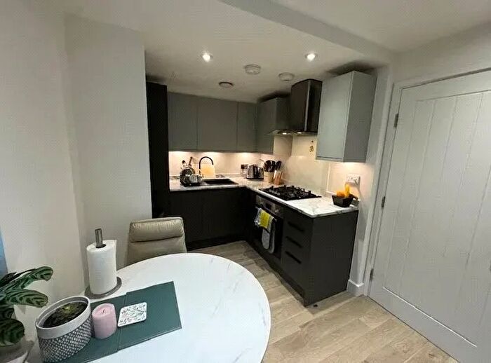 1 Bedroom Flat For Sale In Ironbridge House, Windmill Place, Southall, Windmill Place, UB2