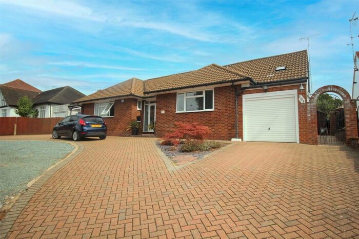 3 Bedroom Bungalow To Rent In Park Road, New Barnet, Barnet, Hertfordshire, EN4