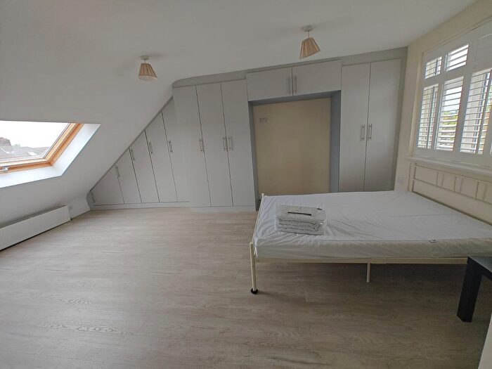 Studio To Rent In Park Road, Hounslow, TW3