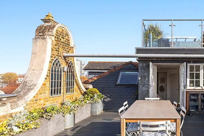 3 Bedroom Flat For Sale In Thackeray Road, London, SW8