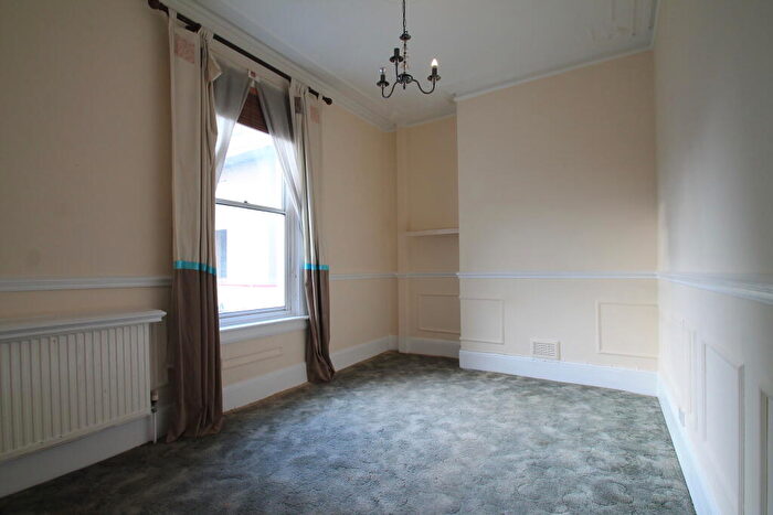 1 Bedroom Flat To Rent In Eaton Place, Kemp Town, BN2