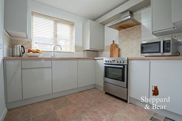 2 Bedroom Maisonette For Sale In Daviot Street, Cardiff, CF24
