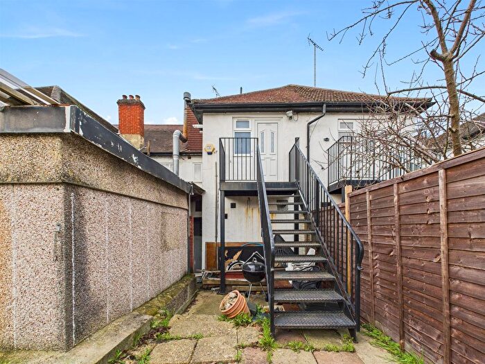 3 Bedroom Flat To Rent In Chipstead Valley Road, Coulsdon, CR5