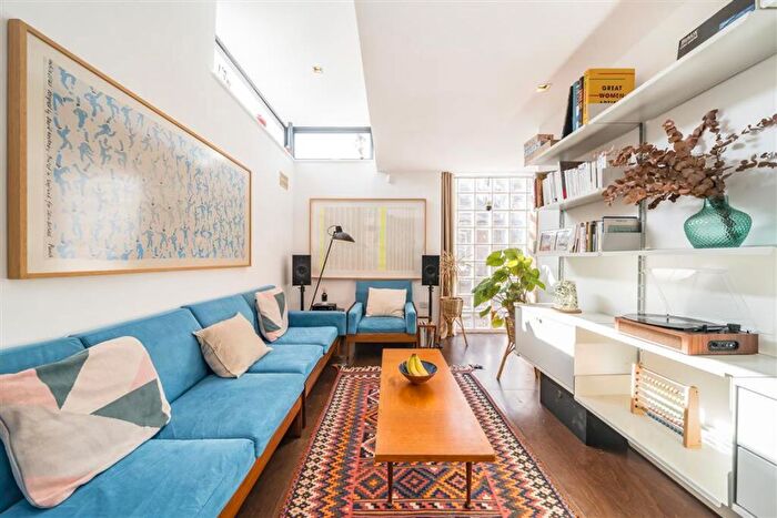 2 Bedroom End Of Terrace House For Sale In Voss Street, Bethnal Green, E2