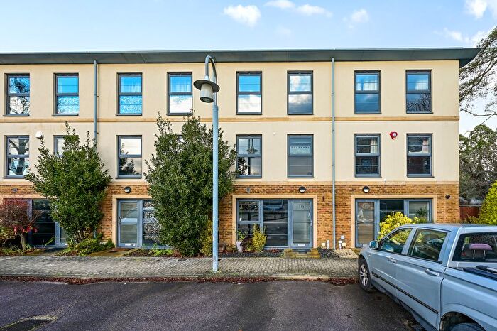 4 Bedroom Terraced House For Sale In Lion Road, Farnborough, GU14