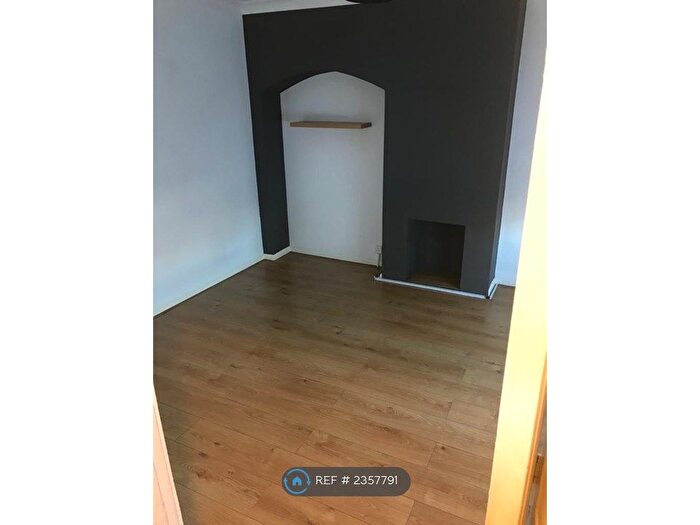 2 Bedroom End Of Terrace House To Rent In Dagenham, Dagenham, RM9