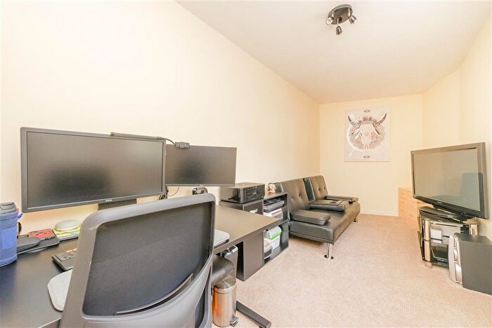 3 Bedroom Terraced House For Sale In Sandpiper Close, Greenhithe, Kent, DA9