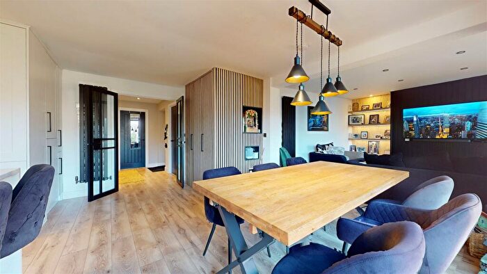 3 Bedroom Bungalow For Sale In Mortons Fork, Blue Bridge, MK13