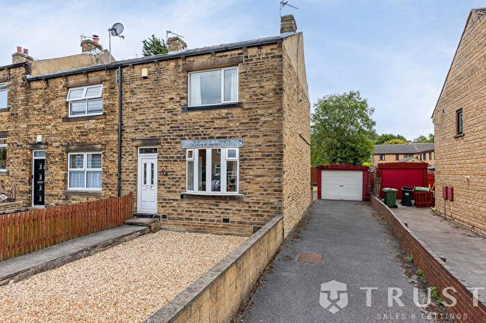 3 Bedroom End Of Terrace House For Sale In Moor End Lane, Dewsbury, WF13