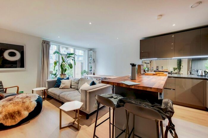 2 Bedroom Flat To Rent In Compass Court, Hornsey, London, N8