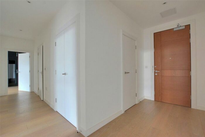 3 Bedroom Flat To Rent In Granite Apartments, River Gardens Walk, London, SE10