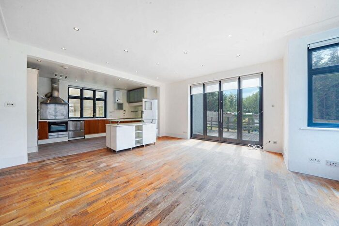 5 Bedroom Detached House To Rent In Alexander Avenue, Willesden, NW10