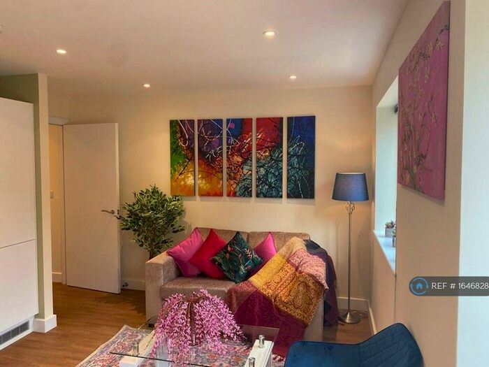 2 Bedroom Flat To Rent In Queen Edith Way, Cambridge, CB1