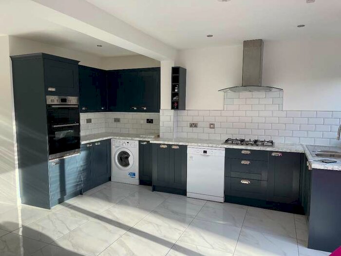 3 Bedroom Terraced House To Rent In Potters Grove, New Malden, KT3