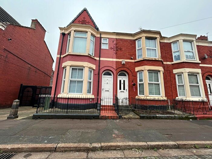 2 Bedroom House To Rent In Guelph Street, L7