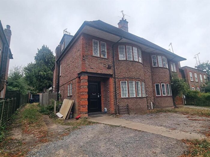 4 Bedroom Semi-Detached House To Rent In Nether Street, Finchley, N3