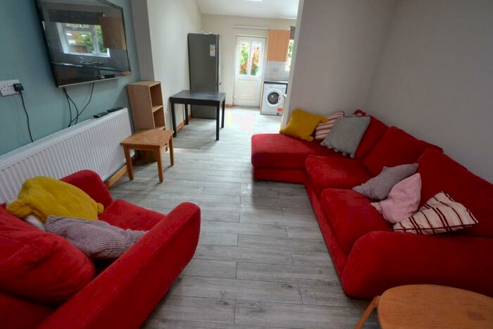 5 Bedroom Detached House To Rent In Johnson Road, Lenton, Nottingham, NG7