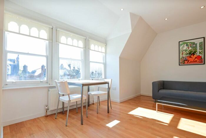 1 Bedroom Apartment To Rent In Kings Avenue, Muswell Hill, N10