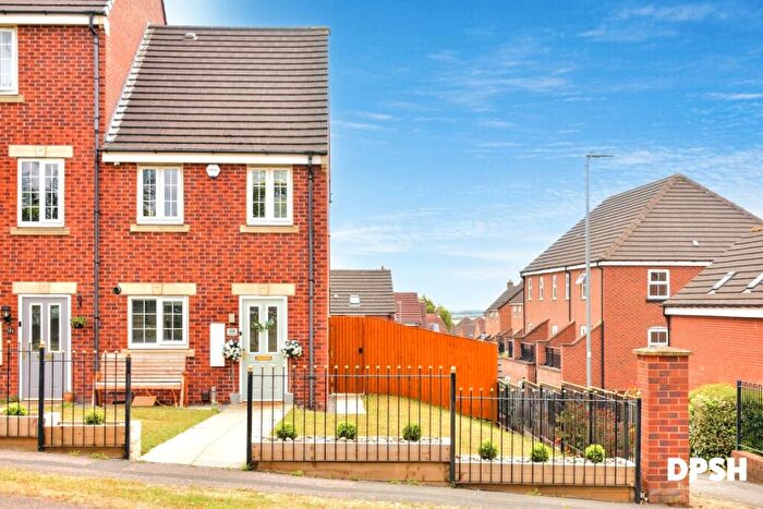 3 Bedroom End Of Terrace House For Sale In New Forest Way, Leeds, LS10