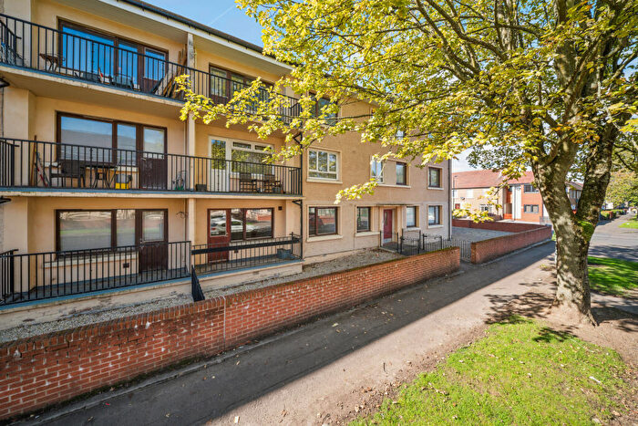 2 Bedroom Flat For Sale In Central Avenue, Grangemouth, FK3