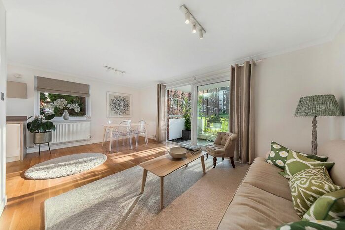 2 Bedroom Flat To Rent In Courtlands, Sheen Road, Richmond, TW10