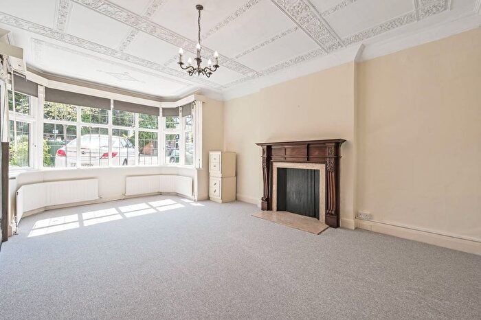 4 Bedroom Flat To Rent In Armitage Road, Golders Green, London, NW11