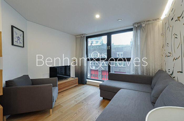 1 Bedroom Apartment To Rent In Danestone Court, Aldgate East, E1