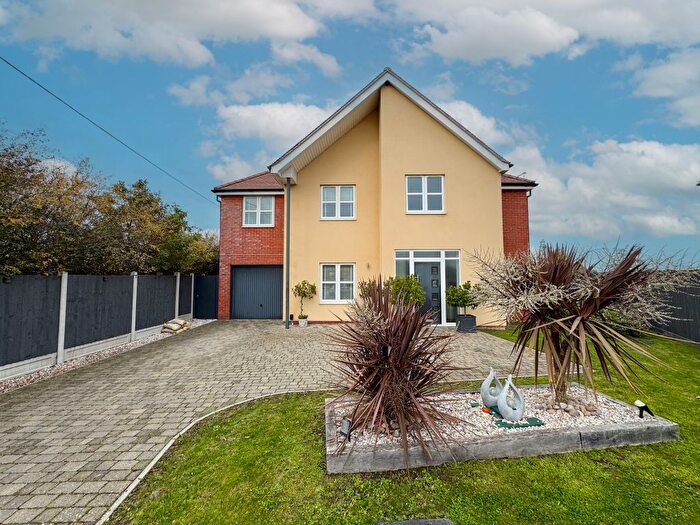 6 Bedroom Detached House For Sale In Wilson Close, Tendring, Clacton-On-Sea, CO16