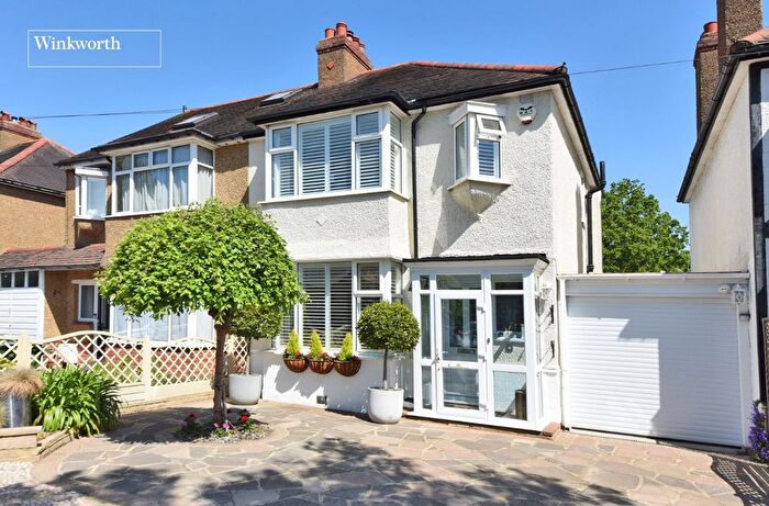 3 Bedroom Semi Detached House For Sale In Glyn Road, Worcester Park, KT4
