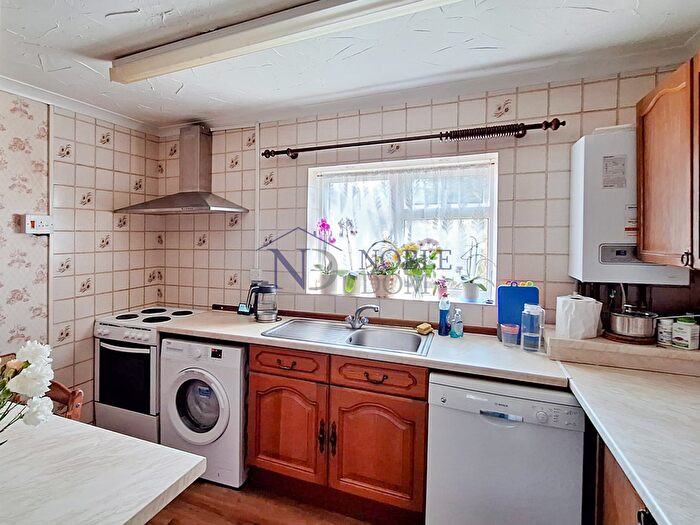 2 Bedroom Flat To Rent In Jubilee Drive, Ruislip, HA4