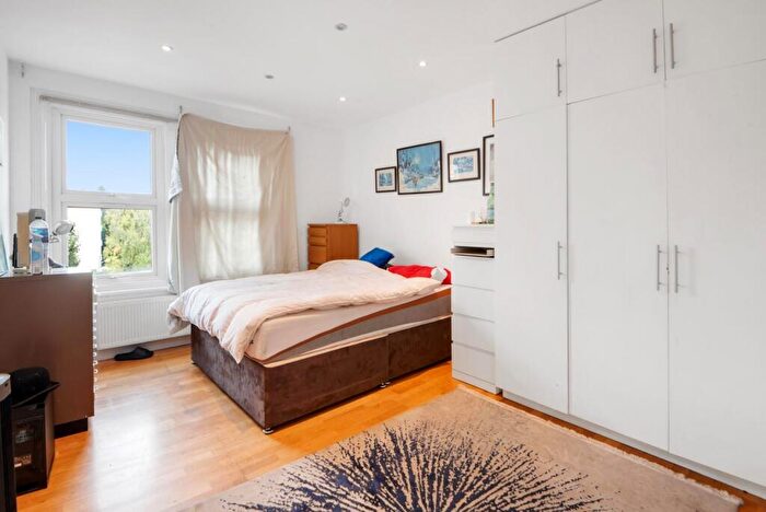 3 Bedroom Flat To Rent In Messina Avenue, West Hampstead, NW6