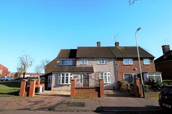4 Bedroom Semi-Detached House To Rent In Chippenham Road, Romford, RM3