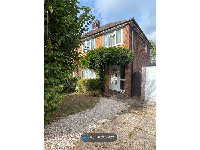 3 Bedroom Semi-Detached House To Rent In Hinton Close, Crowthorne, RG45