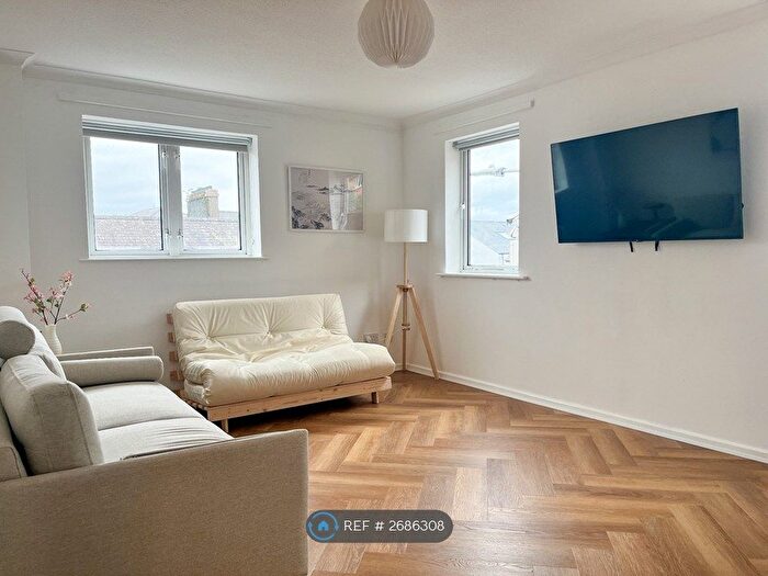 2 Bedroom Flat To Rent In Saerlys, Bangor, LL57