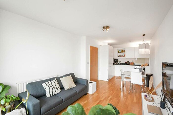 1 Bedroom Flat To Rent In Amelia Street, Elephant And Castle, London, SE17