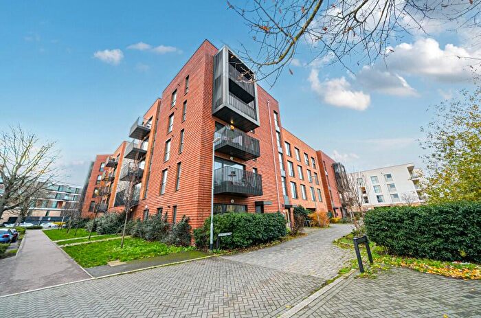 2 Bedroom Flat For Sale In Henty Close, Cambridge, Cambridgeshire, CB2