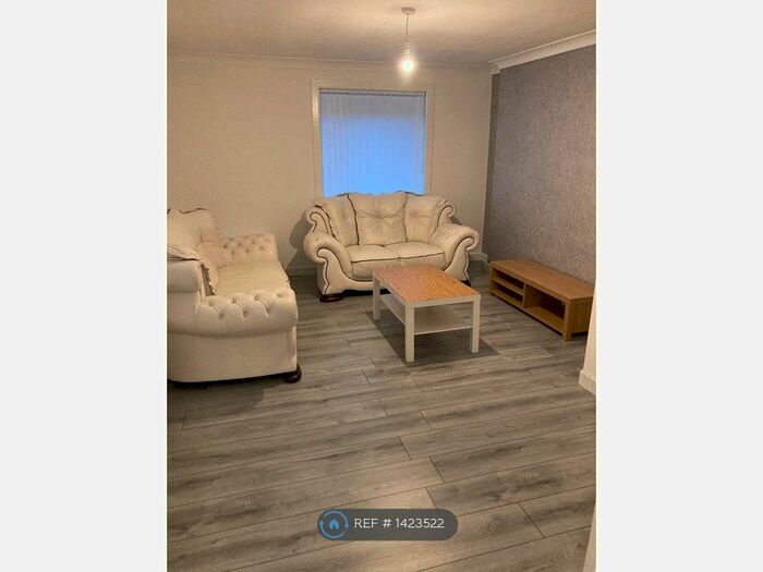 2 Bedroom Flat To Rent In Kilcreggan View, Greenock, PA15