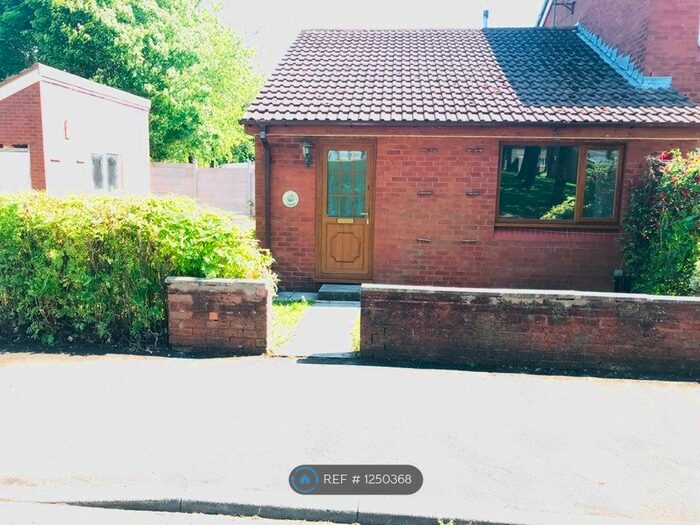 2 Bedroom Bungalow To Rent In Peter Street, Blackburn, BB1