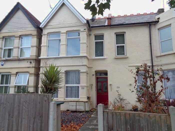 2 Bedroom Flat To Rent In Hamlet Court Road, Westcliff-On-Sea, SS0