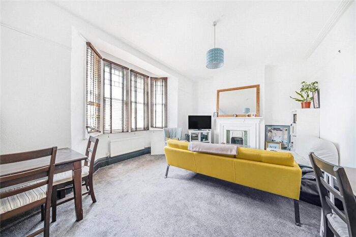 2 Bedroom Flat To Rent In Grand Parade, Green Lanes, London, N4
