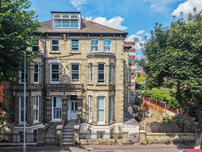 2 Bedroom Flat For Sale In Eaton Road, Hove, BN3