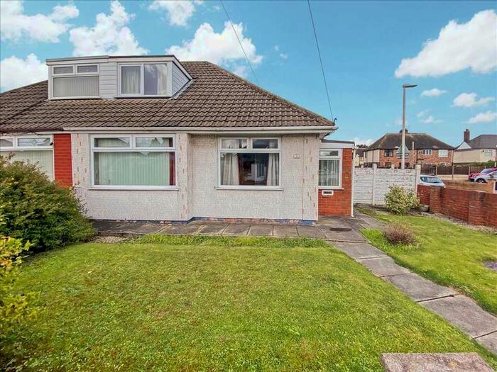 4 Bedroom Semi-Detached House For Sale In Heathview Close, Halebank, WA8