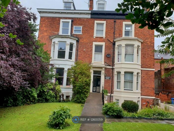 4 Bedroom Flat To Rent In Adelaide House, Scarborough YO11