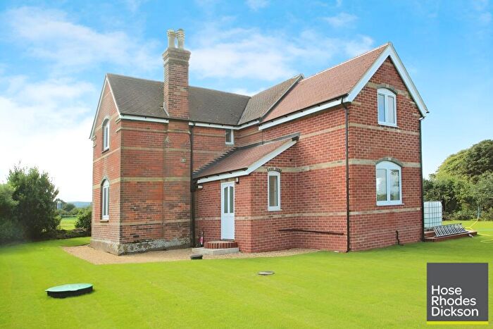 3 Bedroom Detached House To Rent In Hale Common, Newport, PO30
