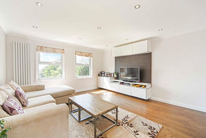 4 Bedroom Property To Rent In Hogarth Close, London, W5