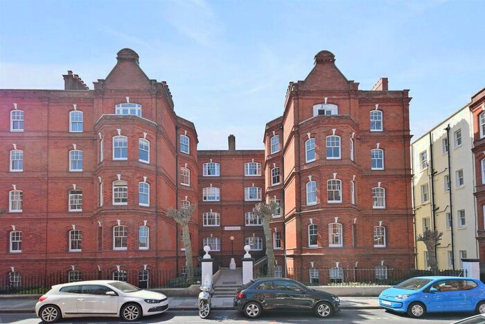 3 Bedroom Flat To Rent In Johnson Mansions, Queen's Club Gardens, London, W14