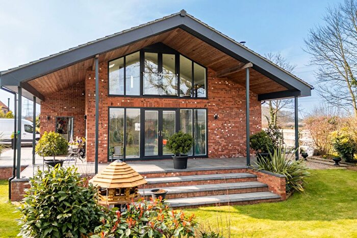 4 Bedroom Detached House For Sale In Camela Lane, Camblesforth, YO8